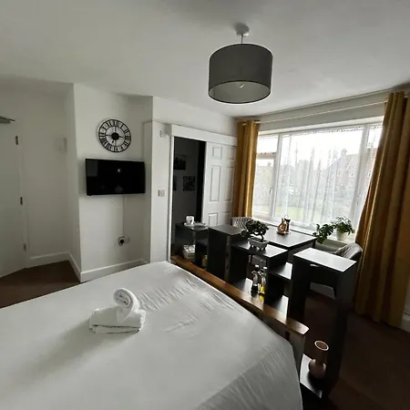 Preston Room Let Yeovil Room photo