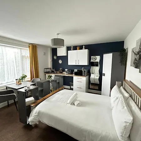 Preston Room Let Yeovil Room photo
