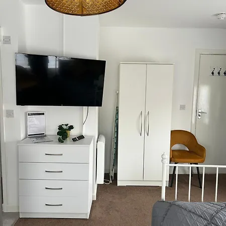 Preston Room Let Yeovil Room photo