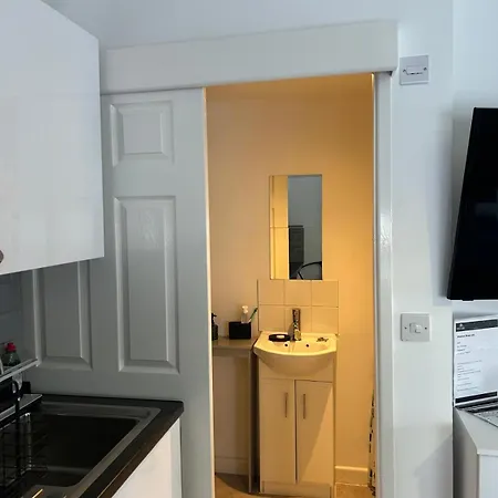 Preston Room Let Yeovil Room photo