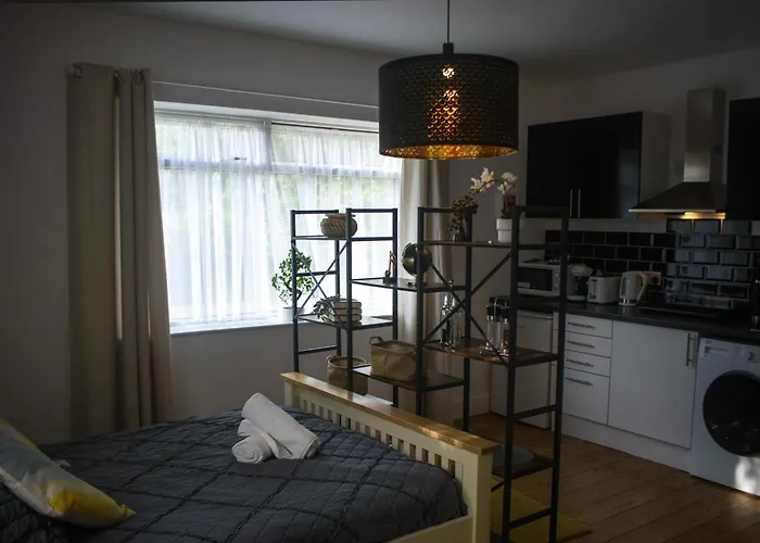 Preston Room Let
